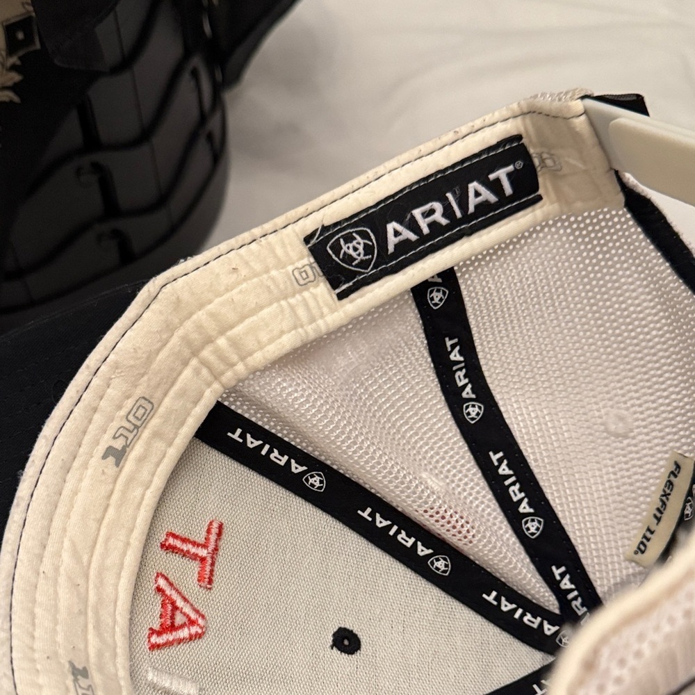 Ariat Black Cap with Mexican flag colors logo - Picture 9 of 12